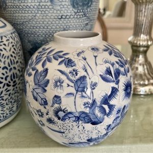 Vintage Chinese Ginger Jar Blue & White